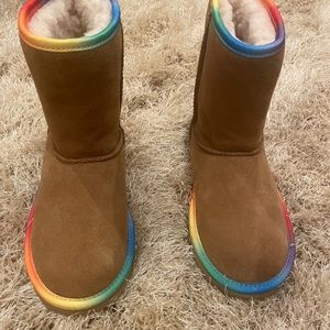 LIKE NEW .Girls 🌈 Rainbow Ugg’s